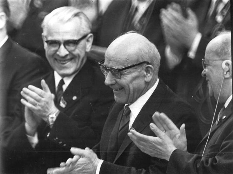 W&#x0142;adys&#x0142;aw&#x20;Gomu&#x0142;ka&#x20;a&#x20...