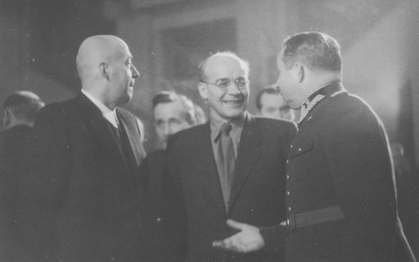 Rz&#x0105;d&#x20;sam&#x20;si&#x0119;&#x20;wy&#x017C;ywi...